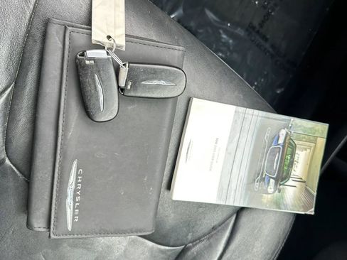 Used 2015 Chrysler 300 Limited image 25