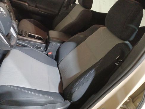 Used 2020 Toyota Tacoma TRD Sport w/ Technology Package image 13