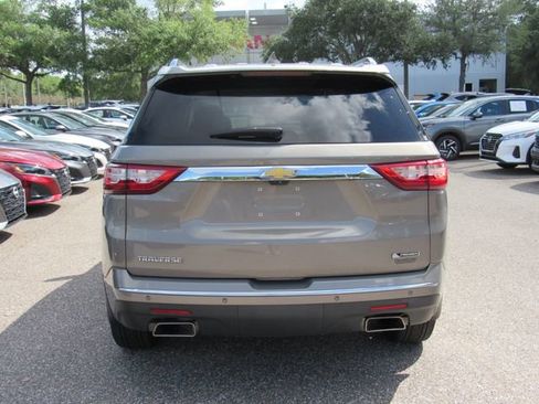 Used 2018 Chevrolet Traverse Premier w/ Driver Confidence II Package FWD image 4