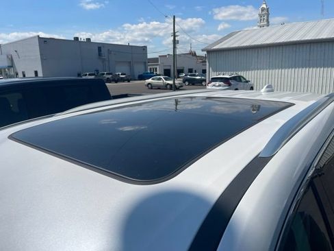 Used 2025 Buick Enclave Avenir w/ LPO, Floor Liner Package AWD/4WD image 7