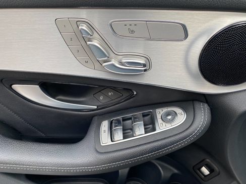 Used 2019 Mercedes-Benz GLC 300 4MATIC image 12