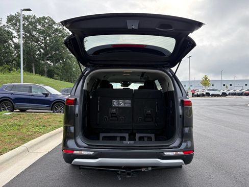 Used 2022 Kia Carnival LX FWD image 11
