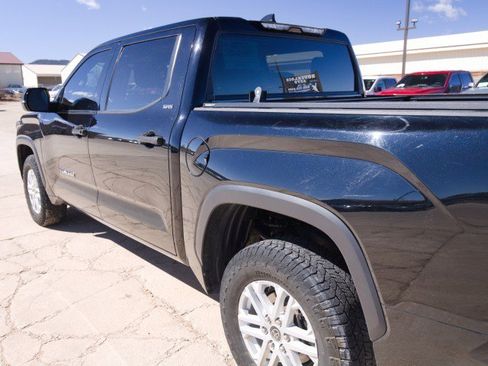 Used 2022 Toyota Tundra SR5 w/ SR5 Convenience Package image 9