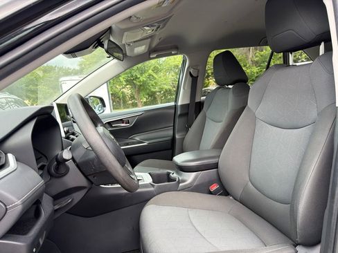 Used 2024 Toyota RAV4 XLE FWD image 9