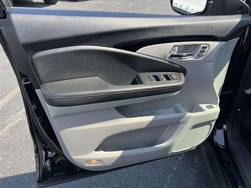 Used 2019 Honda Pilot Elite image 12