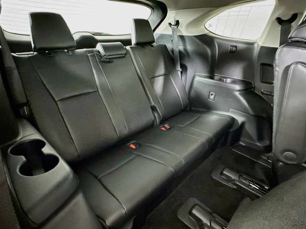 Certified 2025 Toyota Highlander XLE FWD image 26