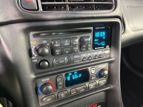 Used 1999 Chevrolet Corvette Coupe w/ Roof Pkg image 26