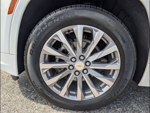 Used 2023 Chevrolet Traverse Premier AWD/4WD image 25