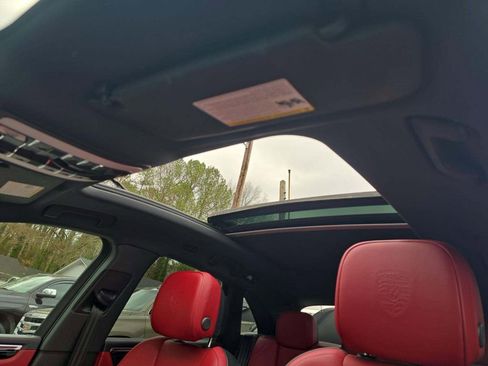 Used 2023 Porsche Macan Turbo image 8