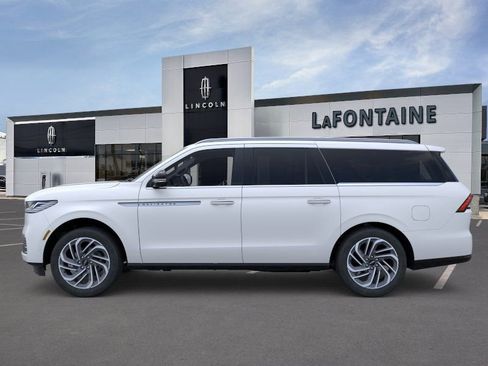 New 2026 Lincoln Navigator L Reserve AWD/4WD image 3