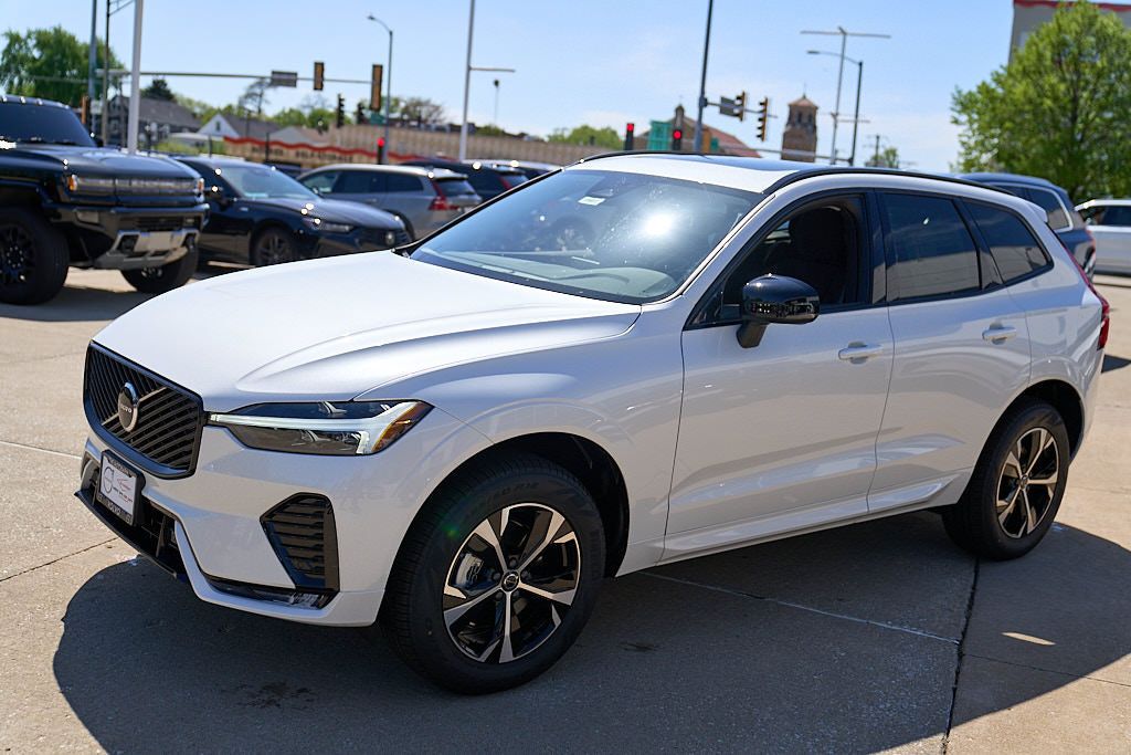 New 2026 Volvo XC60 B5 Core w/ Protection Package AWD/4WD image 6