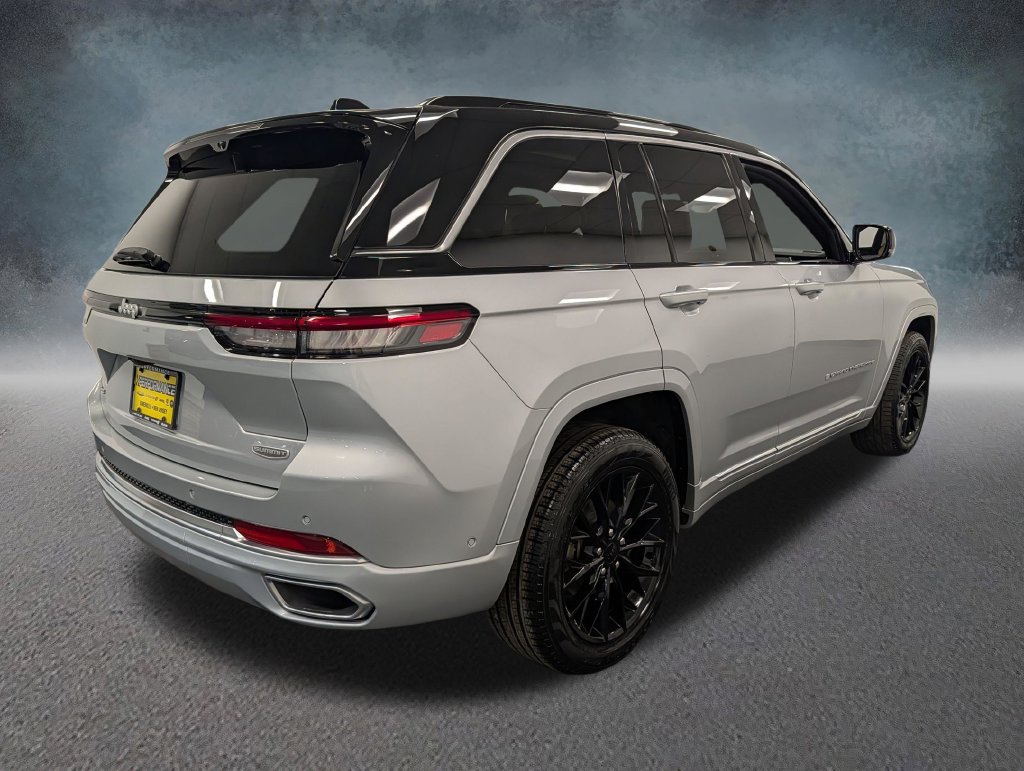 Used 2025 Jeep Grand Cherokee Summit w/ Adv Protech Group IV AWD/4WD image 4