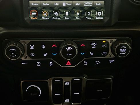 Used 2021 Jeep Wrangler Unlimited Sahara AWD/4WD image 14