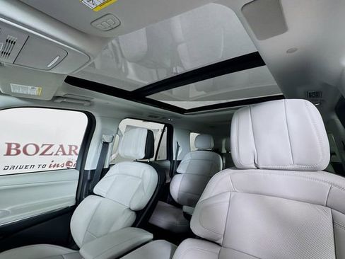 New 2025 Lincoln Navigator Reserve image 23