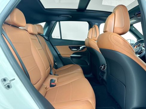 Used 2025 Mercedes-Benz GLC 350e 4MATIC image 15