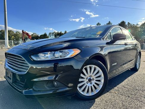 Used 2015 Ford Fusion SE w/ Equipment Group 502A image 2