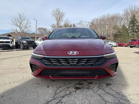 Used 2024 Hyundai Elantra SEL image 2
