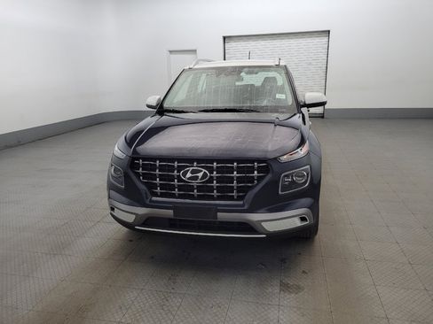 Used 2024 Hyundai Venue Limited image 15