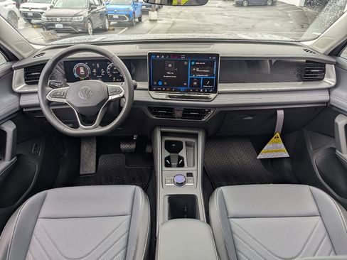 New 2026 Volkswagen Tiguan SE image 24