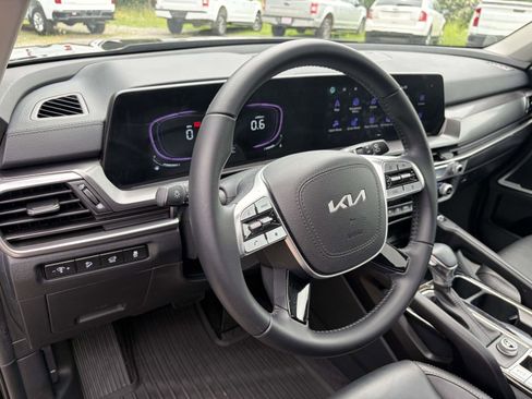 Used 2025 Kia Telluride S FWD image 8