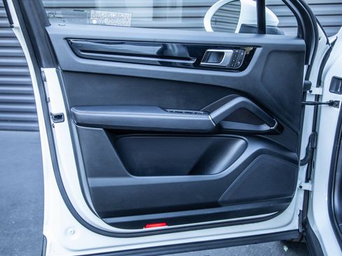 Certified 2023 Porsche Cayenne image 17