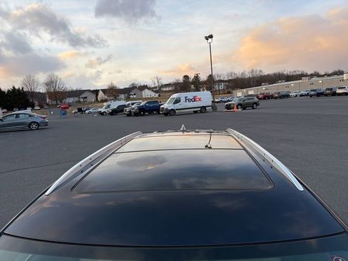 Used 2017 Cadillac XT5 Luxury w/ Driver Awareness Package image 9