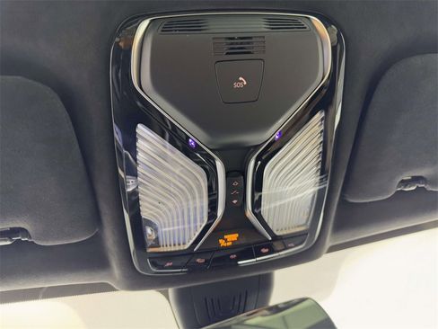 Used 2022 BMW X7 xDrive40i w/ Cold Weather Package image 25