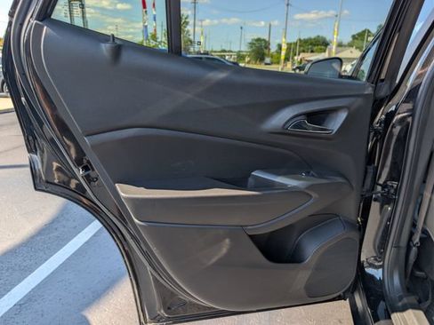 Used 2025 Chevrolet Trax ACTIV w/ Sunroof Package FWD image 14
