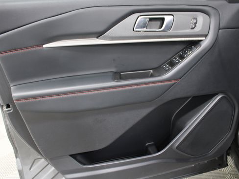 Used 2025 Ford Explorer ST-Line w/ ST-Line Street Pack AWD/4WD image 6