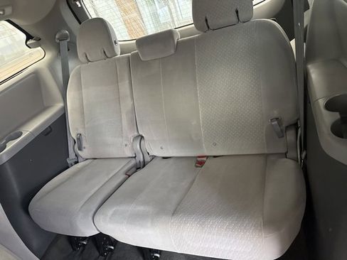 Used 2017 Toyota Sienna LE image 12