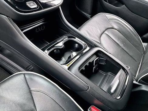 Used 2023 Chrysler Pacifica Limited w/ S Appearance Package image 21