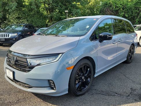 Certified 2023 Honda Odyssey Sport image 3