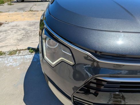Certified 2025 Kia Niro EX Touring FWD image 9