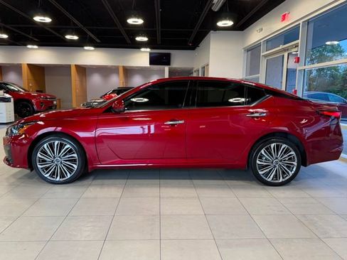 Used 2023 Nissan Altima 2.5 SL AWD/4WD image 6