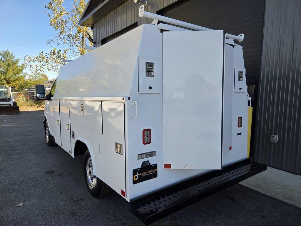 Used 2021 GMC Savana 3500 w/ Power Convenience Package RWD image 3