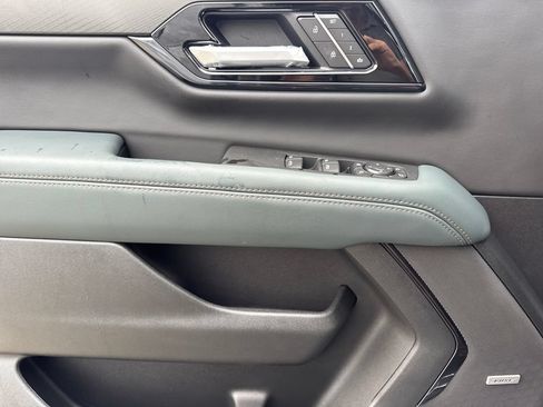 New 2026 GMC Yukon AT4 w/ AT4 Premium Plus Package AWD/4WD image 18