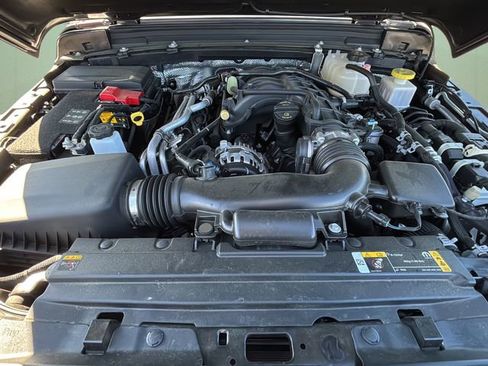 Certified 2024 Jeep Gladiator Sport image 12