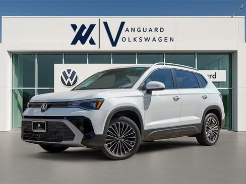 New 2025 Volkswagen Taos SE image 1
