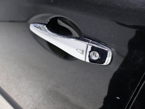 Used 2019 Nissan Pathfinder SL image 9