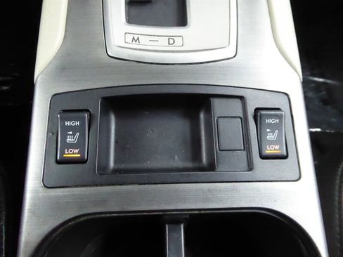 Used 2010 Subaru Outback 3.6R Premium image 16