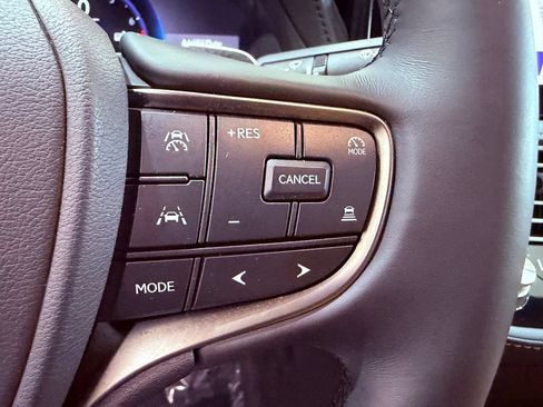 Used 2024 Lexus LS 500 RWD image 22