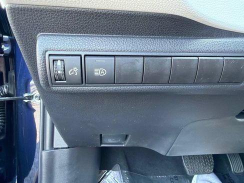 Used 2025 Toyota Corolla SE FWD image 16