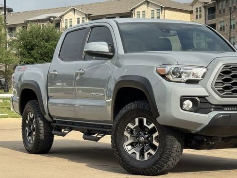 Used 2020 Toyota Tacoma TRD Off-Road AWD/4WD image 3