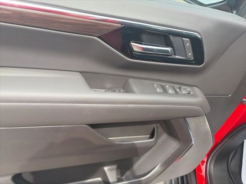 New 2026 Chevrolet Suburban LS image 17