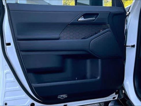 Used 2024 Lexus GX 550 w/ Cold Area Package AWD/4WD image 21