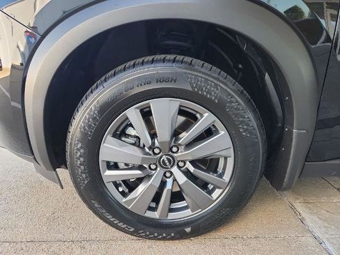 Certified 2025 Nissan Pathfinder SV image 30