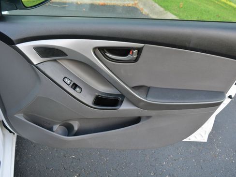 Used 2015 Hyundai Elantra Sport FWD image 17