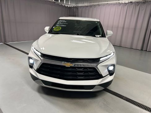 Used 2025 Chevrolet Blazer LT FWD image 2