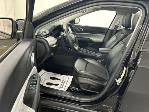 Used 2022 Jeep Compass Latitude w/ Sun and Sound Group AWD/4WD image 9
