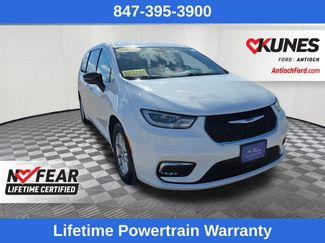 Used 2024 Chrysler Pacifica Touring-L video 1